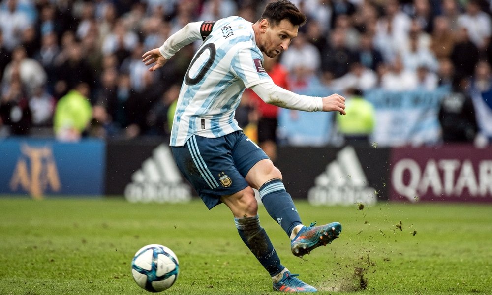 Lionel Messi says goodbye to international football