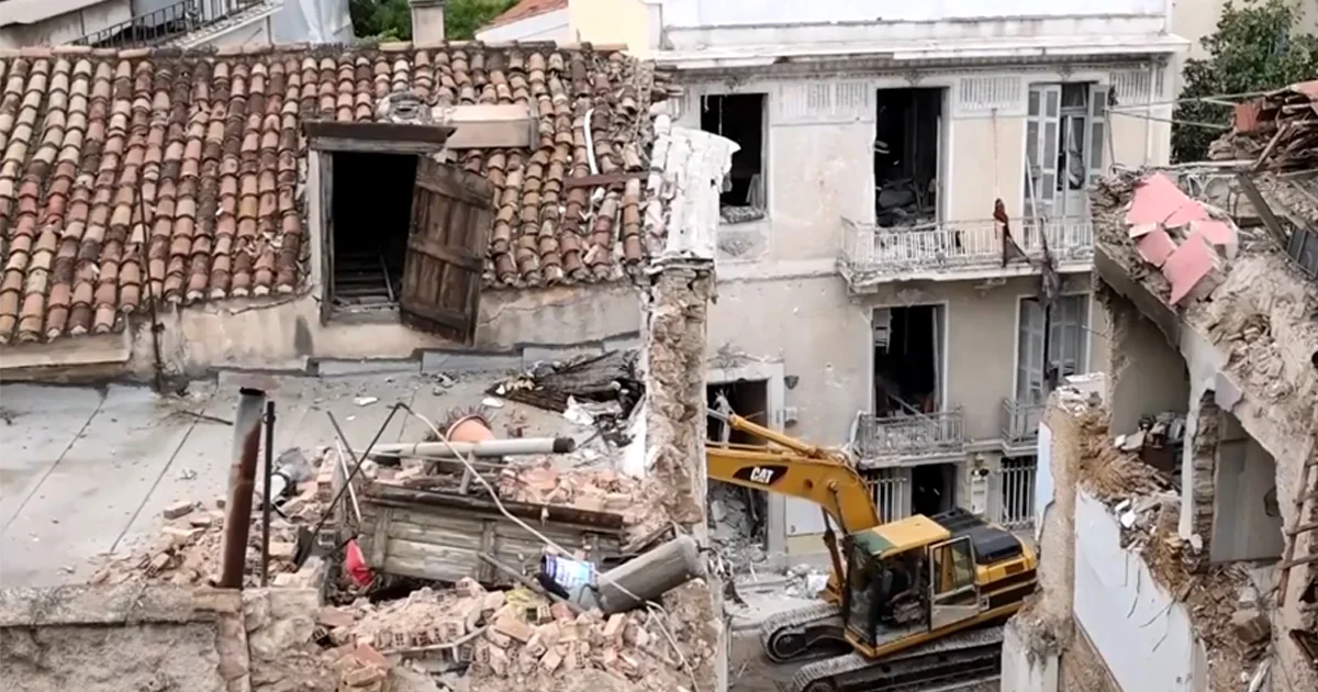 Six dead, including four Americans, after powerful explosion collapses building in Athens tourist district